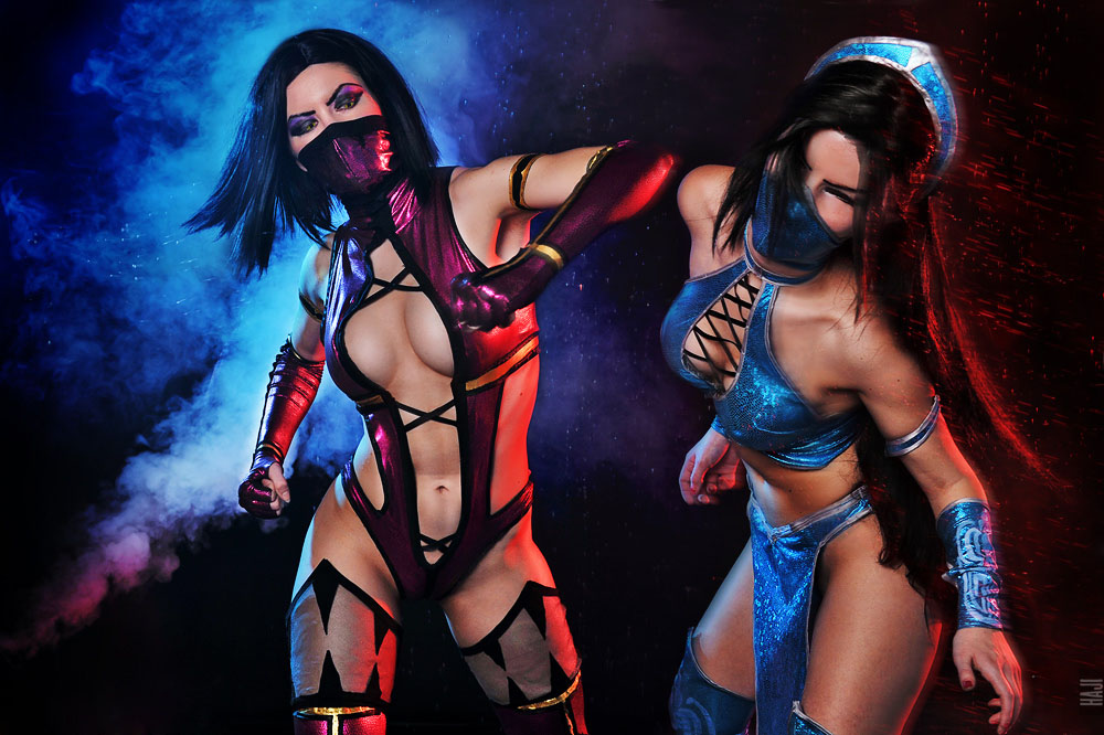 Sexy Mileena and Kitana Cosplay Fight