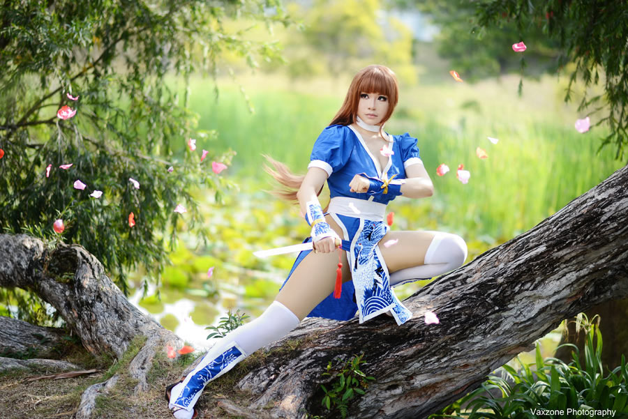 Kasumi from Dead or Alive Cosplayer