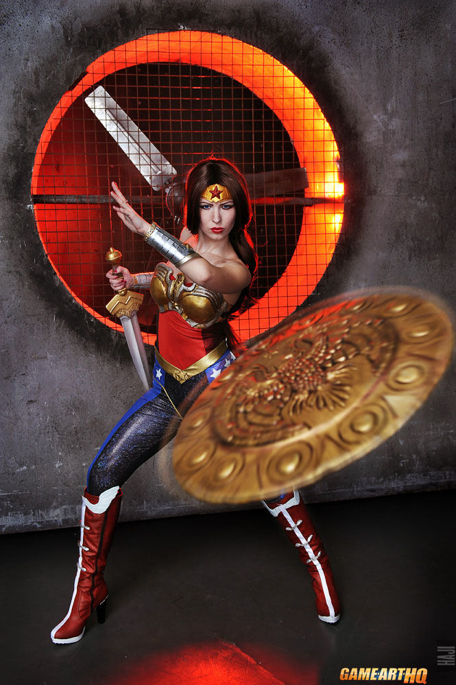 Wonder Woman Injustice Cosplay